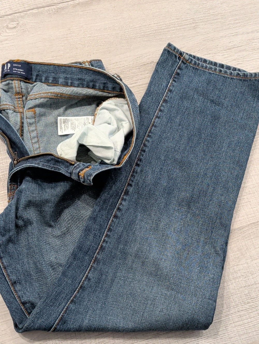 Gap Jeans Mens 34x32 Excellent Condition Dark Wash.  Manufactured 2018